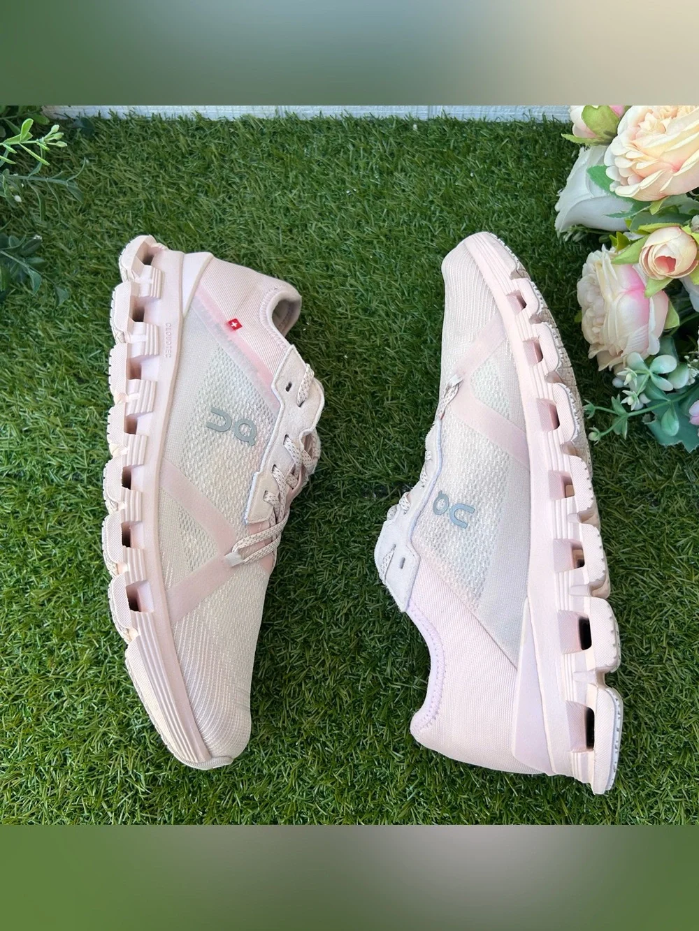 On Running Cloud X 4 AD Sneakers in Salt/ Lily women size 9 gently used